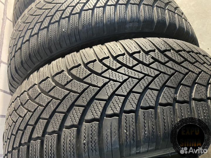 Bridgestone Blizzak LM-005 215/55 R17 98V