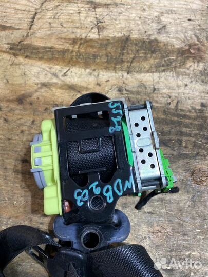 Ремень безопасности левый Mercedes-Benz C-Class