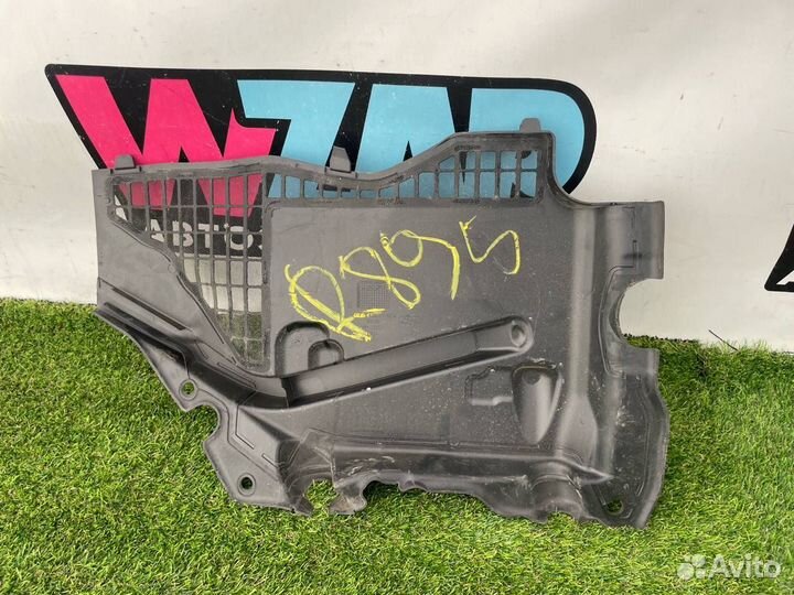 Крышка аккумулятора Ford Mustang 7 S650 2024