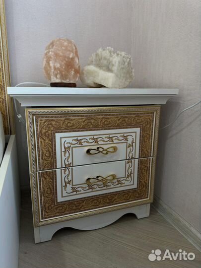 Спальный гарнитур бу белый