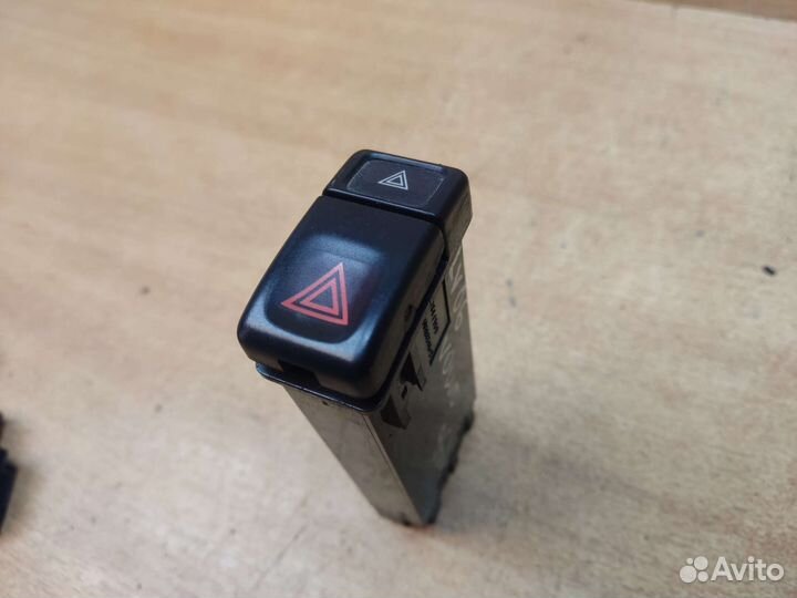 Кнопка аварийки, Volvo 960