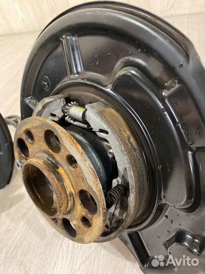 Кулак задний Mercedes Benz E300 W211 M272.943 2008