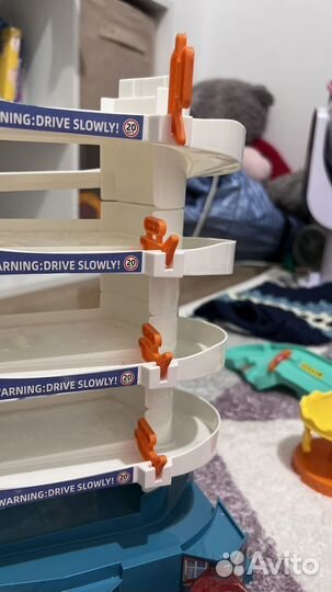 Детская парковка для машинок