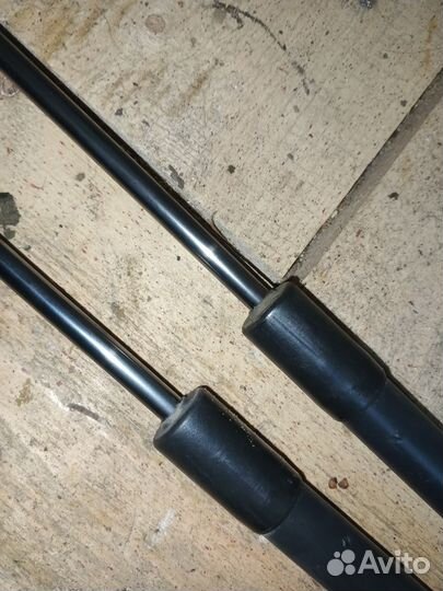 Газовые упоры багажника Mitsubishi Outlander 3