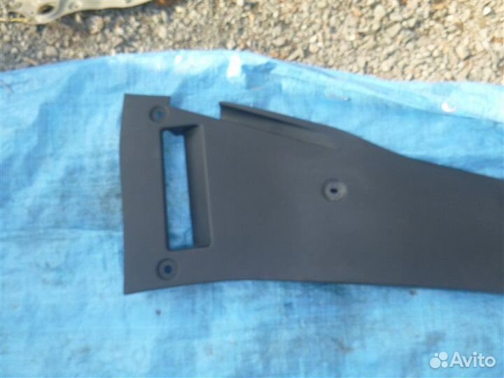 Декоративная крышка двс левая Lexus Ls460H USF40