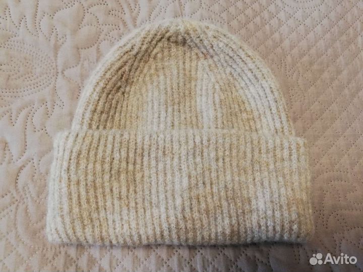 Шапка из натуральной мягкой шерсти. Reserved