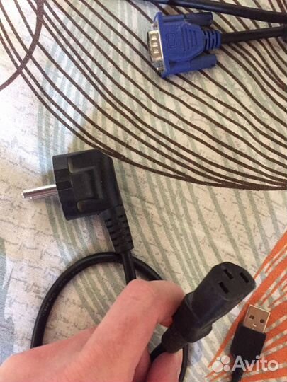 Кабели для компьютера и зарядные устройства