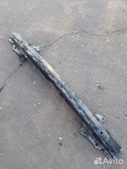 Усилитель переднего бампера vw golf 4