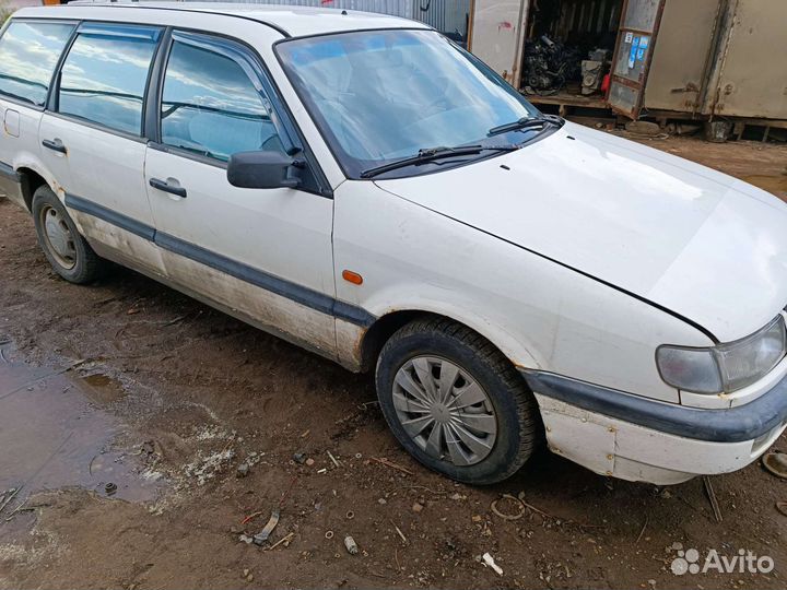 В разборе Фольксваген пассат Б4 1.8 л. 1994 г