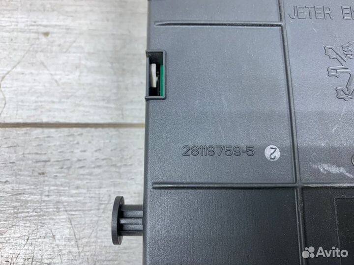 Блок предохранителей Peugeot Partner фургон 9HZ