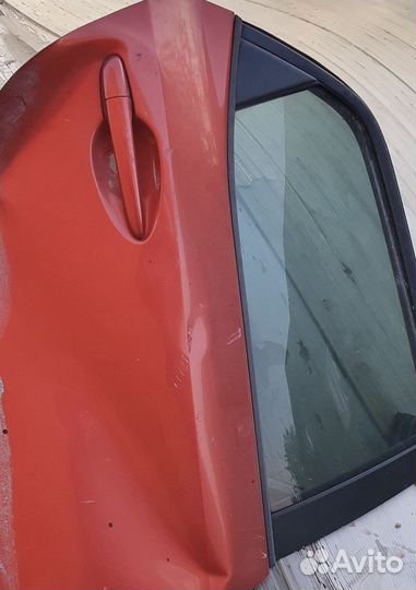 Запчасти к задней правой двери Мазда Демио