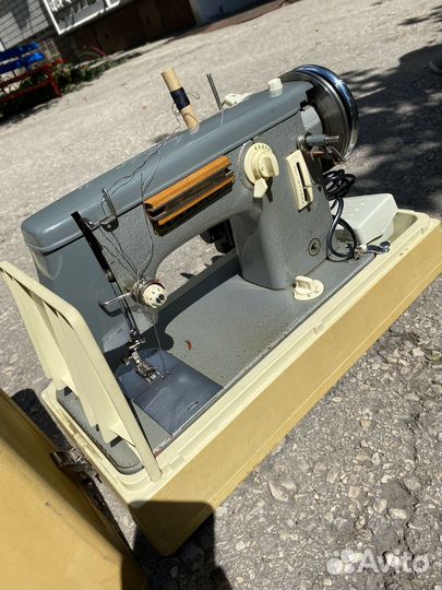 Швейная машина Чайка 2