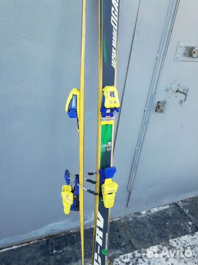 Горные лыжи. Шлем