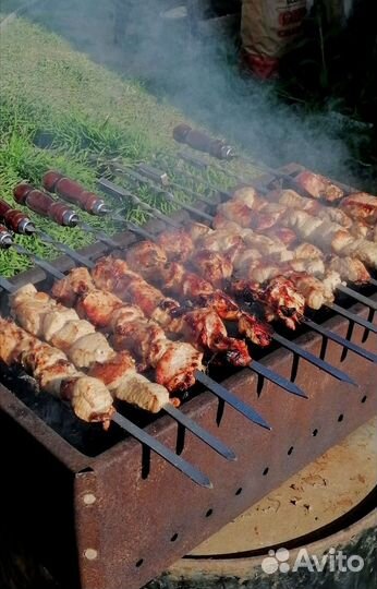 Мангальщик шашлычник