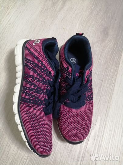 Кроссовки новые на р36