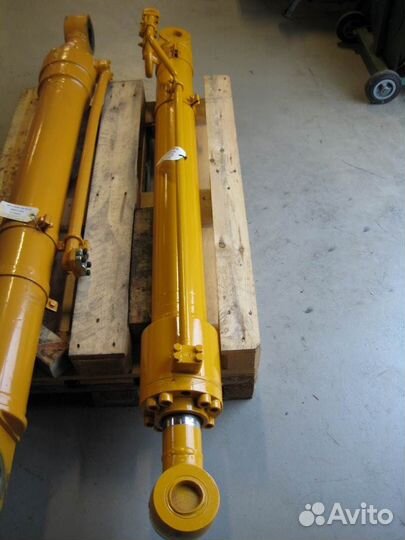 Гидроцилиндр рукояти hitachi/zx70 4446255