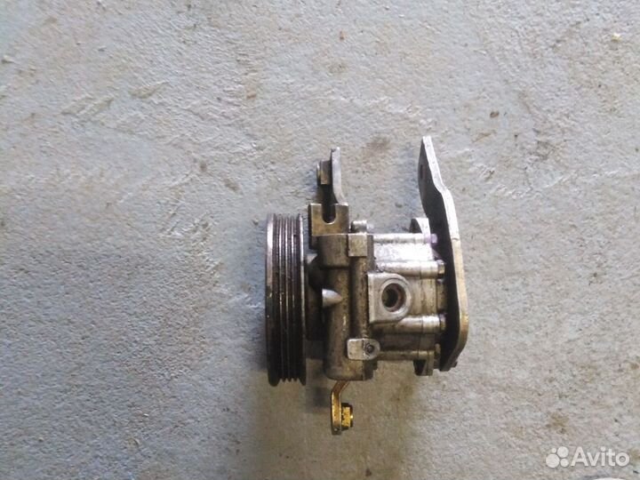 Насос гидроусилителя Nissan Primera