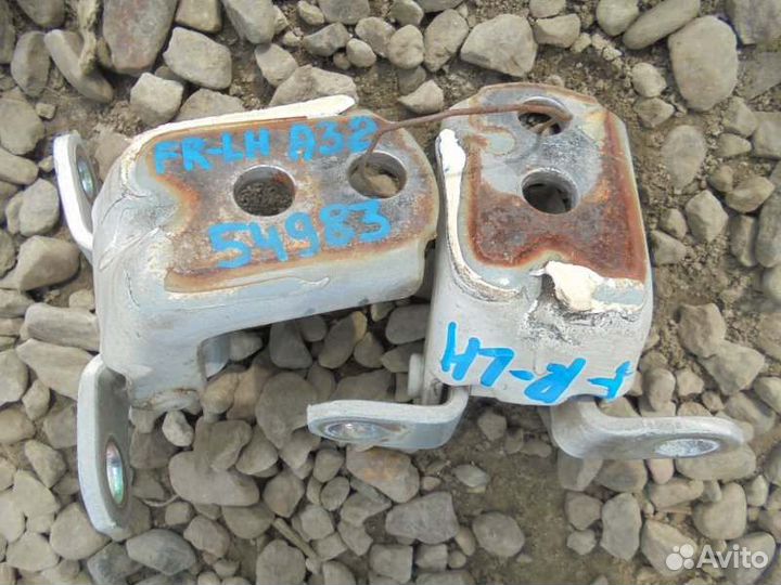 Петля двери передняя левая Nissan Cefiro A32