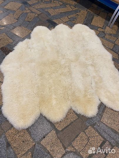 Ковер - шкура овци