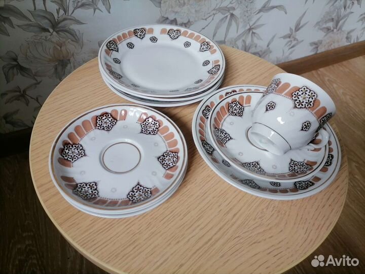 Сервизы, тарелки, чашки фарфор