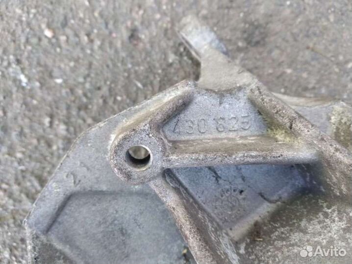 Кронштейн кпп Renault Clio 2 430825