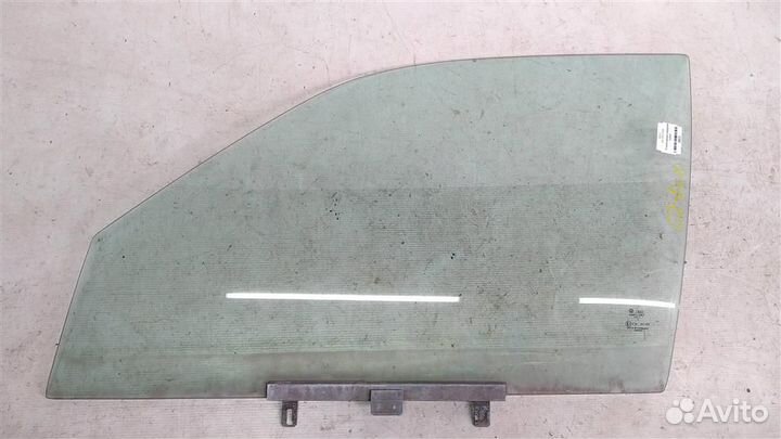 Стекло двери передней левой Audi 100 C2 76-82г