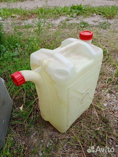 Канистры пластиковые