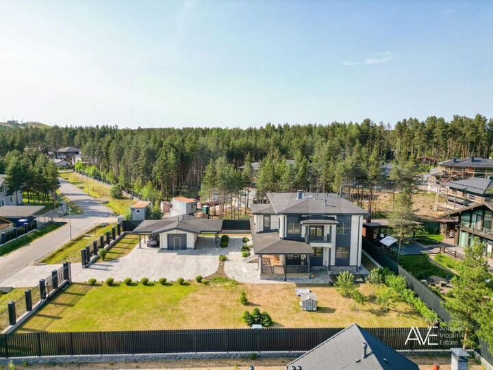 Дом 350 м² на участке 15 сот.