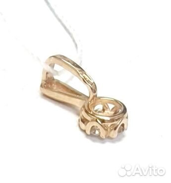 Золотая подвеска с камнем