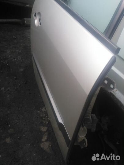 Задняя дверь Рено Сценик 2