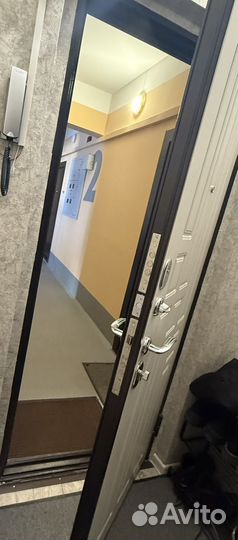 Дверь входная металлическая от застройщика