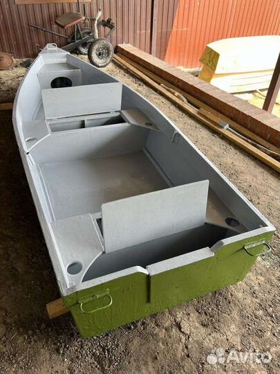 Лодка весельная