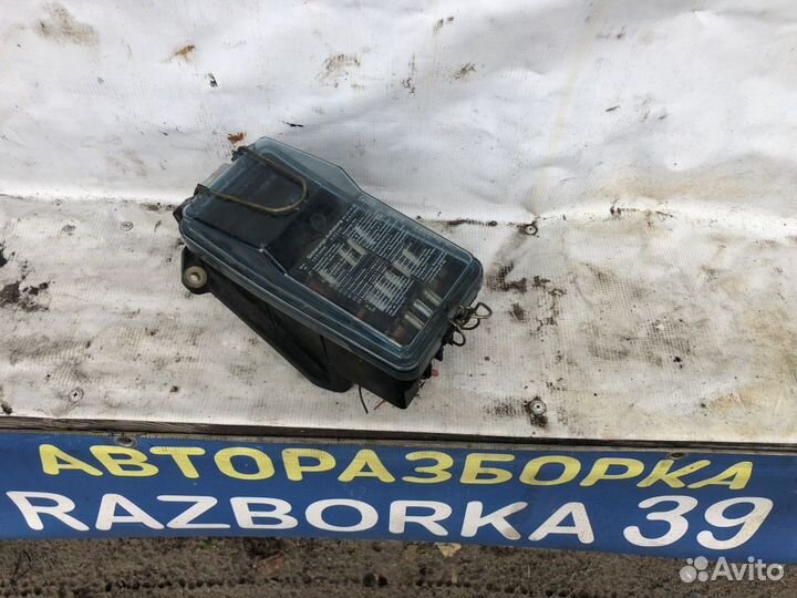 Mercedes 190 W201 Блок предохранителей