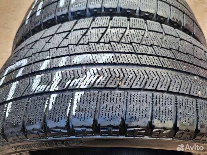 Bridgestone Blizzak VRX 235/55 R17 99S