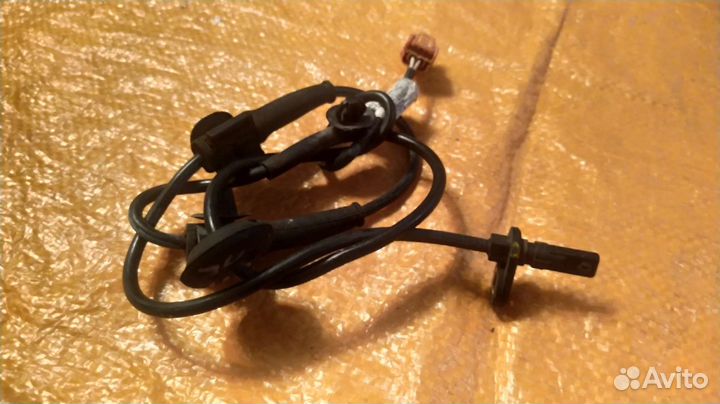 Датчик ABS Honda Fit передний левый