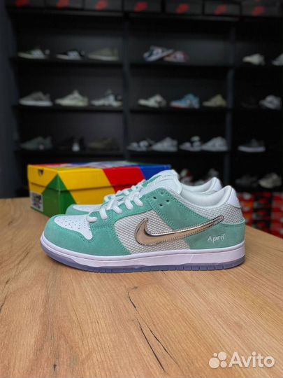 Nike SB Dunk low April