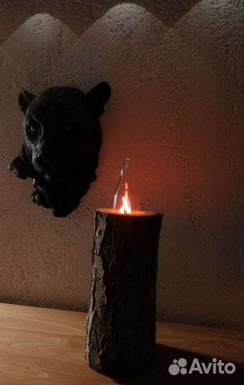 Декоративный настольный светильник из спила дерева