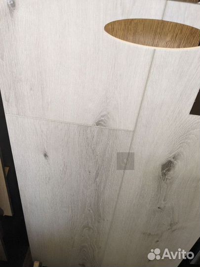 Кварцвиниловая плитка клеевая, замковая