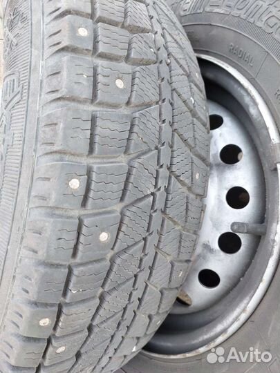 Колеса с зимними шипованными шинами R13 на Ваз