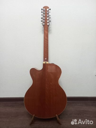 12-струнная электроакустическая гитара Yamaha