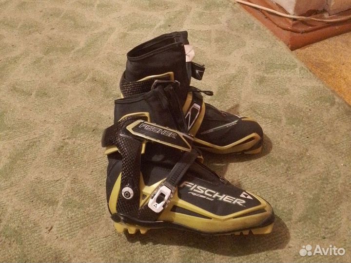 Лыжные ботинки fischer коньковые