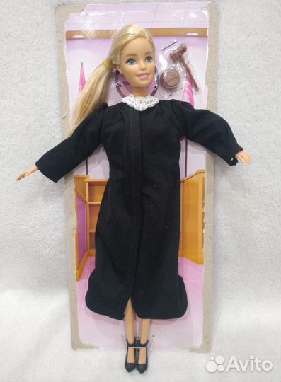 Барби судья