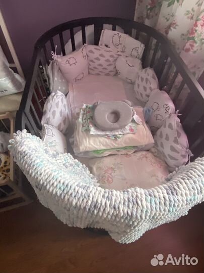 Детская кроватка с маятником круглая