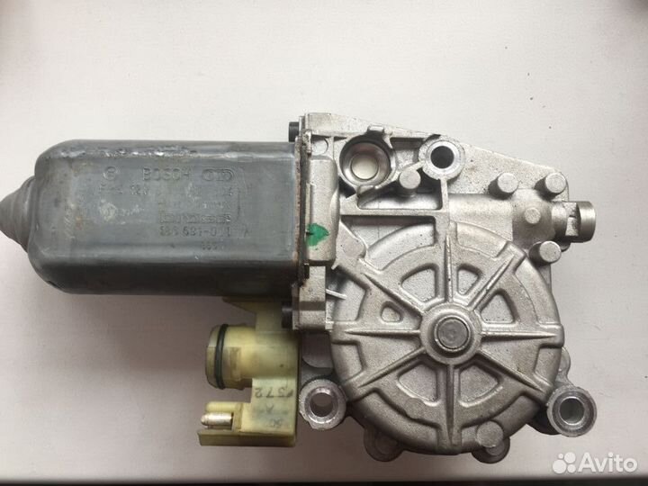 Мотор стеклоподъемника передний левый