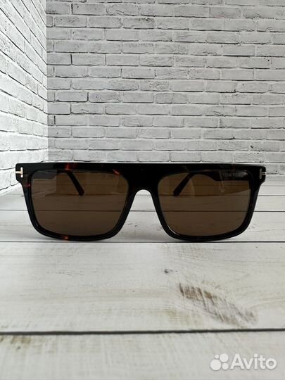 Солнцезащитные очки Tom Ford