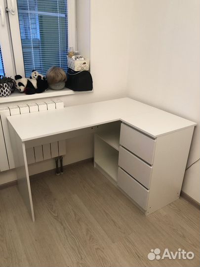 Угловой письменный стол с ящиками