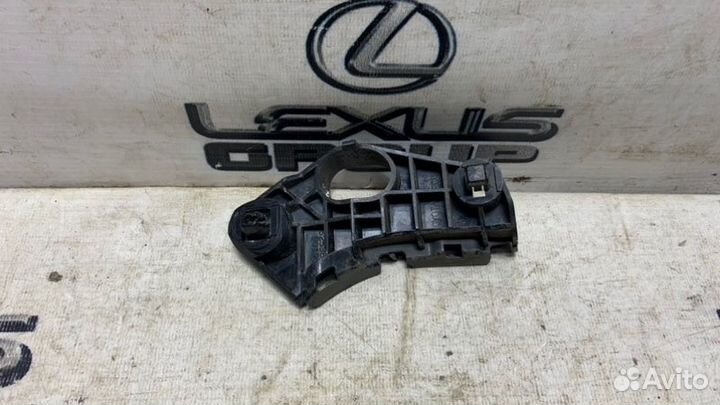 Кронштейн бампера лев. перед. Lexus GS300