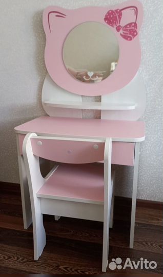 Детский туалетный столик для девочки