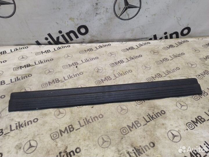 Накладка порога передняя левая Mercedes E-Class