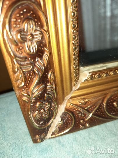Зеркало не маленькое в багетной деревянной раме